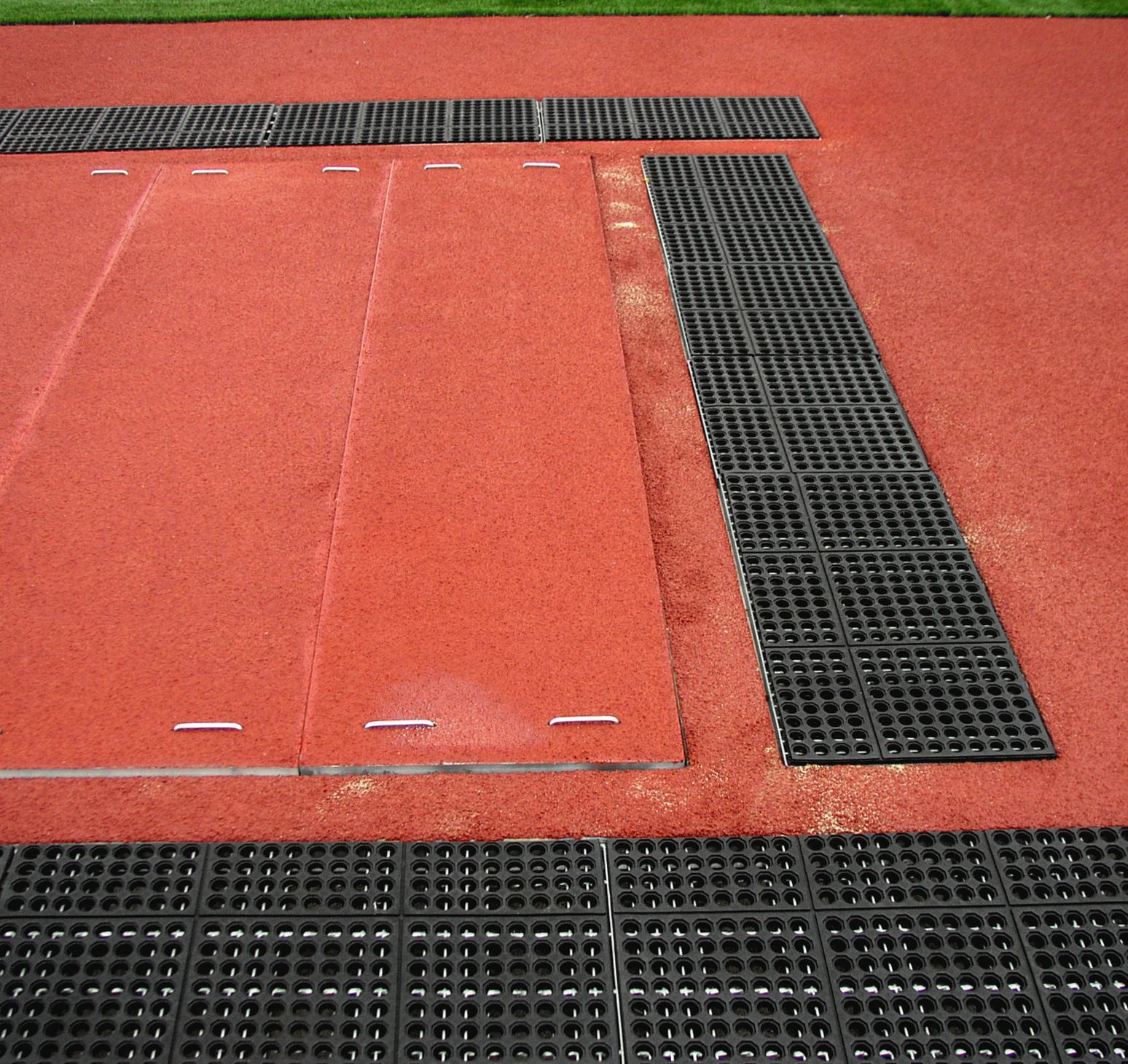 Gill Grate & Mat Sand Catcher Cover System; 18" X 36" Section